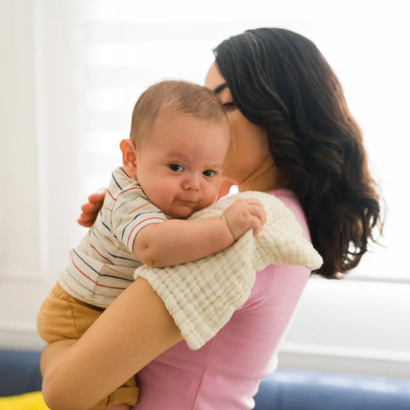 Breastsleeping és cumin alvás: nem rossz szokás, hanem természetes gondoskodás