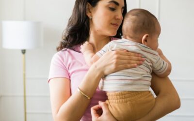 Hagyd aludni etetés közben – miért nem kell büfiztetni?