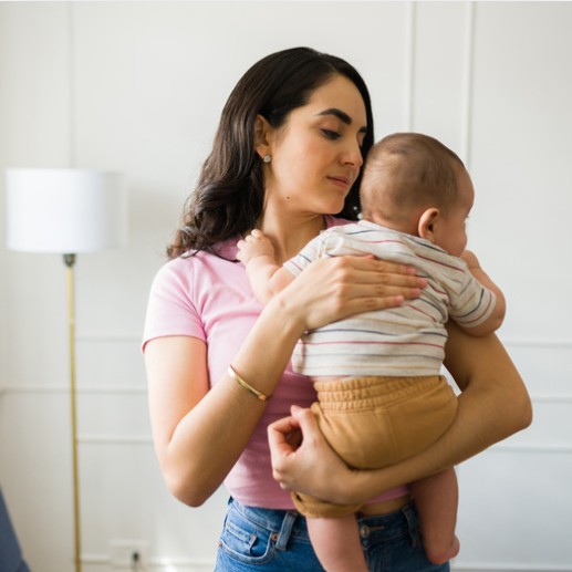 Hagyd aludni etetés közben – miért nem kell büfiztetni?