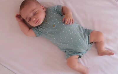 Hason vagy háton aludjon  a babád biztonságban?