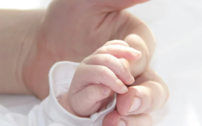 Aludjon-e a baba egy szobában a szülőkkel? És mi a szerepe a légzésfigyelőnek?